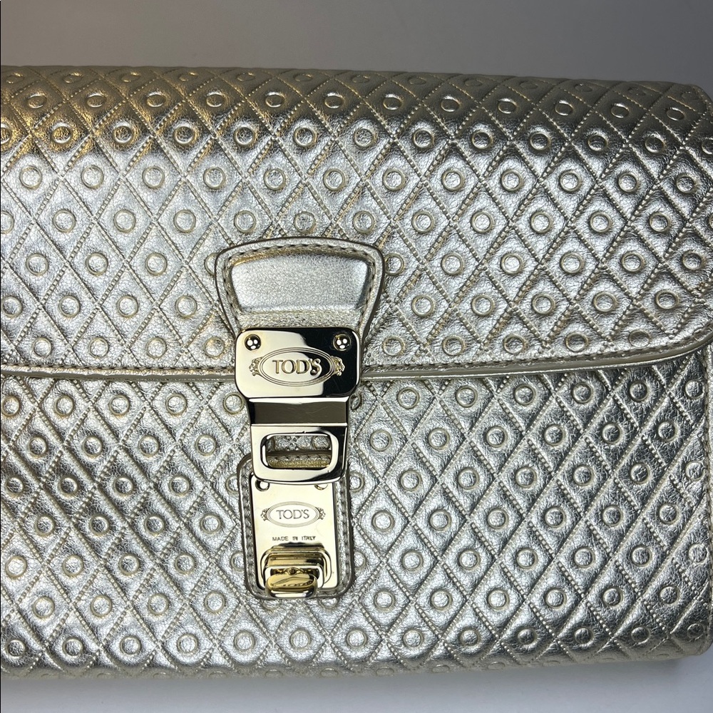 Authentic TOD’S ‘Signature’ Crossbody/Shoulder Bag ~ in Metallic Gold Leather - Picture 13 of 17